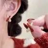 Pendientes de Cruz Roja Estilo Ins de Lujo Ligero Diseño de Nicho Pendientes de Gama Alta 2025 Pendientes Elegantes Geniales
