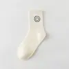 Meias de Comprimento Médio Novas para Primavera e Outono para Mulheres Estilo Japonês ins Tendência Meias de Algodão com Elástico Alto para Casais Cor Sólida Meias Masculinas de Rosto Sorridente