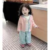 Conjunto coreano de tres piezas para niña 2026 primavera/otoño nuevo y elegante: suéter top y pantalones de cuadros