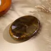 Venta al por mayor transfronteriza de piezas de cristal natural, piedras para aliviar la preocupación, piedras de palma para masaje con forma de pulgar para aliviar el estrés, cristal rosa, piedras de pulgar de amatista