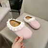 Pantuflas Cerradas Planas para Niñas Estilo Coreano con Adorno de Encaje Modelo Nuevo Primavera 2026 Pantuflas para Exteriores y Hogar para Niños