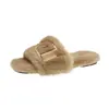 Pantuflas de mujer de estilo francés con suela plana y forro de pelo, nueva colección otoño/invierno 2026, modernas y elegantes con pedrería, lujosas pantuflas de algodón afelpado.