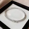 Pulsera con Cierre Ovalado de Doble Capa Enrollado con Circonita, Bañada en Oro Real de 18K, Pulsera de Lujo Ligero y Resistente, Accesorio Versátil para la Mano para Mujeres