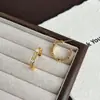 Pendientes de Trébol de Cuatro Hojas de Lujo Ligero de Gama Alta en Forma de C con un Diseño Único, Pendientes de Moda Exquisitos y Versátiles para Mujeres
