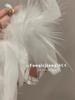 Pendientes de plumas blancas súper etéreos para otoño e invierno, diseño de nicho, lujo ligero de alta calidad, adecuados para cara redonda, pendientes con pasador de plata 925 para mujer ~