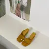 Primer encuentro: Sandalias de diseñador de nicho de suela blanda 2026 moda verano minimalista francés de tira fina cuña sandalias romanas