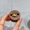 Novo Anel Artesanal Tradicional Dourado Estilo Chinês "Dinheiro Vem Rápido" com Acabamento de Luxo, Design de Nicho, Anel do Ano do Cavalo do Zodíaco para Mulheres