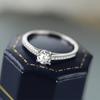 Anillo de compromiso de plata de ley 925 con diamante al por mayor con forma de huevo de paloma anillo de moissanita con certificado tarjeta negra