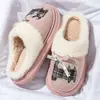 Chinelos fofos com laço de gatinho para mulheres, para usar no inverno ao ar livre, novo estilo 2026, chinelos de algodão quentes e com sola grossa para uso doméstico