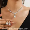 Suministro Transfronterizo Más Vendido Collar de Diamantes Completos con Pedrería, Aretes, Pulsera, Traje de Tres Piezas, Accesorios para Fiesta de Cena, Vestido de Novia
