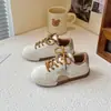 Tênis infantil 2026 primavera e outono novo estilo coreano estrela sola macia sapatos de treino alemães para meninos e meninas sapatos casuais com visual vintage