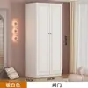 Guarda-roupa de porta de correr em vidro colorido arco-íris, estilo francês, com compartimentos de abertura lateral e múltiplas gavetas, apresentando ferragens na cor dourada.