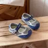 Tênis esportivos de verão infantis estilo coreano 2026, tênis de malha respirável para meninas pequenas, sapatos casuais de malha com sola macia para bebês