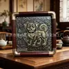 Animales del Zodiaco Adorno en Relieve de Oro Puro 999 Nuevo Estilo Chino Retro Pintura sobre Placa de Cobre Escritorio de Oficina Decoración del Hogar Artesanía Regalo