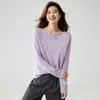 La nueva colección de otoño e invierno de Bai Cai Rong presenta un suéter de punto de cachemira floral suave y delicado estilo francés con cuello redondo y un corte holgado y cómodo.