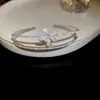 Pulsera de perlas con cuentas y adornos de diamantes ultrabrillantes estilo minimalista europeo y americano, pulsera estilo corte vintage, joyería de lujo ligero de alta gama para mujer