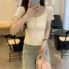 Camiseta de punto chic de manga corta con botones y escote cuadrado francés para mujer, venta al por mayor de verano, top versátil de punto ajustado