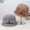 Sombrero de Madre de Ala Ancha a Prueba de Frío para Otoño e Invierno, Versátil y Cálido, Decoración de Girasol de Flor de Cuatro Hojas para Personas de Mediana Edad y Mayores