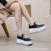 Sapatos de Solado Grosso para Mulheres, Tênis Casuais Respiráveis de Renda e Malha, Novo Estilo Verão 2026 Feminino com Renda e Pérolas