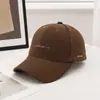 Boné de Baseball de Aba Rígida Bordado com Letras Novo Outono/Inverno 2025 para Mulheres, Emagrecimento Facial, Boné Versátil Casual com Proteção Solar Bico de Pato para Homens na Moda