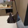Bolso de hombro negro de cuero suave para mujer, versátil y simple, bolso de axila elegante, bolso cruzado de alta gama de piel de oveja, disponible para venta al por mayor