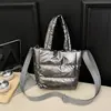 2025 Nuevo Bolso Cubo para Mujer Verano Simple Ligero Algodón Relleno Casual Nuevo Versátil Bolso de Mano Bolso Cruzado
