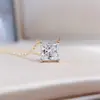 Una generación de collar de plata de ley 925 con cuatro garras, cuadrado Princess, temperamento simple, joyería coreana, platino, color champán dorado