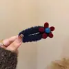 Pinza para el pelo de flor de felpa de color contrastante retro para mujer, clip para flequillo de frente, nuevo clip Bb elegante 2025, accesorio para la cabeza, pinza para el pelo