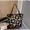 Bolso de mano floral grande, moderno, versátil y ligero para mujer, bolso tote de hombro casual y moderno de tela de nailon para mujer