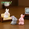 Decoraciones de paisajes en miniatura: un conjunto lindo y creativo de pequeñas figuras de conejos, figuras de animales y adornos de resina para escritorios