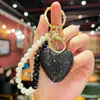 Cadena de Perlas de Alta Gama Hecha a Mano Venta Caliente Transfronteriza Colgante para Bolso de Mujer Exquisito Corazón de Arcilla con Pedrería Llavero al por Mayor