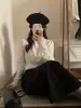 Blusa de punto para mujer, capa interior de encaje retro francés con cuello blanco semialto, para otoño e invierno, top elegante ajustado estilo palacio