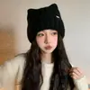 Chapéu de tricô quente estilo coreano com forro de fleece e orelhas de gato para outono e inverno, modelo novo para circunferência de cabeça grande, faz o rosto parecer menor, chapéu protetor de orelhas para mulheres