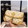 Bolsa de Ombro para o Dia a Dia Feminina 2026 Moda Estilo Quente Ombro Único Transversal Pequena Quadrada Bolsa de Ombro Larga para Axila