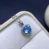 O pingente de topázio é de qualidade impecável com cor de fogo excepcional, e a pedra principal mede 8*8mm. Prata 925 com incrustação finamente trabalhada