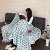 Ins estilo coreano pequena floral grão de neve veludo quente casual cobertor amigo da pele coral veludo sofá decorativo cobertor capa de cochilo