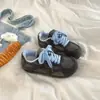Zapatillas de moda para primavera y otoño para mujer, nueva colección 2026, estilo coreano retro versátil, zapatillas de entrenamiento casuales de suela blanda para mujer, estilo alemán