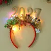 Diadema de Año Nuevo y Navidad 2027: Diadema Decorativa con Número Brillante 2027 y Tira de Luces LED de Colores, un Accesorio para Fotos Navideñas
