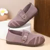 Zapatos de tela estilo Pekín antiguo para mujer, nuevo modelo primavera y otoño 2026, slip-on transpirables de punto volador, zapatos casuales cómodos para madres de mediana edad y mayores