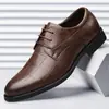 Zapatos de vestir de cuero para hombre con punta redonda, al por mayor transfronterizos, suela blanda, para commuting, estilo británico de moda, cómodos, transpirables, zapatos de trabajo