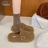 Zapatos Esponjosos Pantuflas de Punta Cerrada Ropa de Exterior para Mujer 2026 Otoño/Invierno Nuevo Estilo Hebilla Suela Gruesa Ropa para el Hogar Pantuflas de Algodón Perezoso con Felpa Adicional