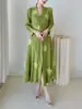 Vestido Miyake con un Toque de Lujo, Corte Holgado, Tallas Grandes, Cárdigan Adelgazante, Diseño Floral Tridimensional, Vestido de Moda Elegante de Línea A a Media Pierna