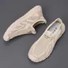 Moda Verão 2026 Novo Tênis Slip-on Masculino Tecido Old Beijing Malha Respirável Hollow Sapatos para Caminhada Masculino
