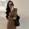 Vestido Tricot Botões Novo Estilo Início de Primavera com Mangas Longas, Laço, Acabamento em Veludo, Elástico, Elegante, Ajuste ao Corpo, Vestido de Manga Longa