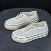 Tênis Brancos de Tela para Mulheres 2026 Verão Novo Fino Respirável Sola Grossa Slip-On Casual Lona Tênis para Mulheres