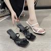 Zapatos de Verano 2025 Estilo Francés Nuevos de Tacón Alto, Sandalias Exteriores Versátiles de Tacón Bajo con Tanga de Dedo Cuadrado de Color Sólido que Lucen Altas