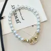 Pulseira de Fecho com Pérolas Redondas e Zircônias de Luxo Leve de Alta Qualidade Estilo Coreano com Design Único, Joia de Mão Exquisita