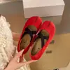 Sapatilhas de ballet com acabamento fosco, sola reta, tira cruzada, design retro de corte baixo, estilo francês, novo modelo 2026, slip-on de camurça, coleção de primavera