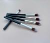 Pincel para sombra de ojos Cangzhou, de dos colores, blanco y negro, para nariz, ojos, floreciente, multifuncional, portátil, fábrica de pinceles de maquillaje, venta al por mayor