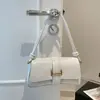 Bolso bandolera pequeño cuadrado de alta gama retro, moda casual de tendencia para el otoño de 2026, diseño simple, bolso para debajo del brazo para mujer